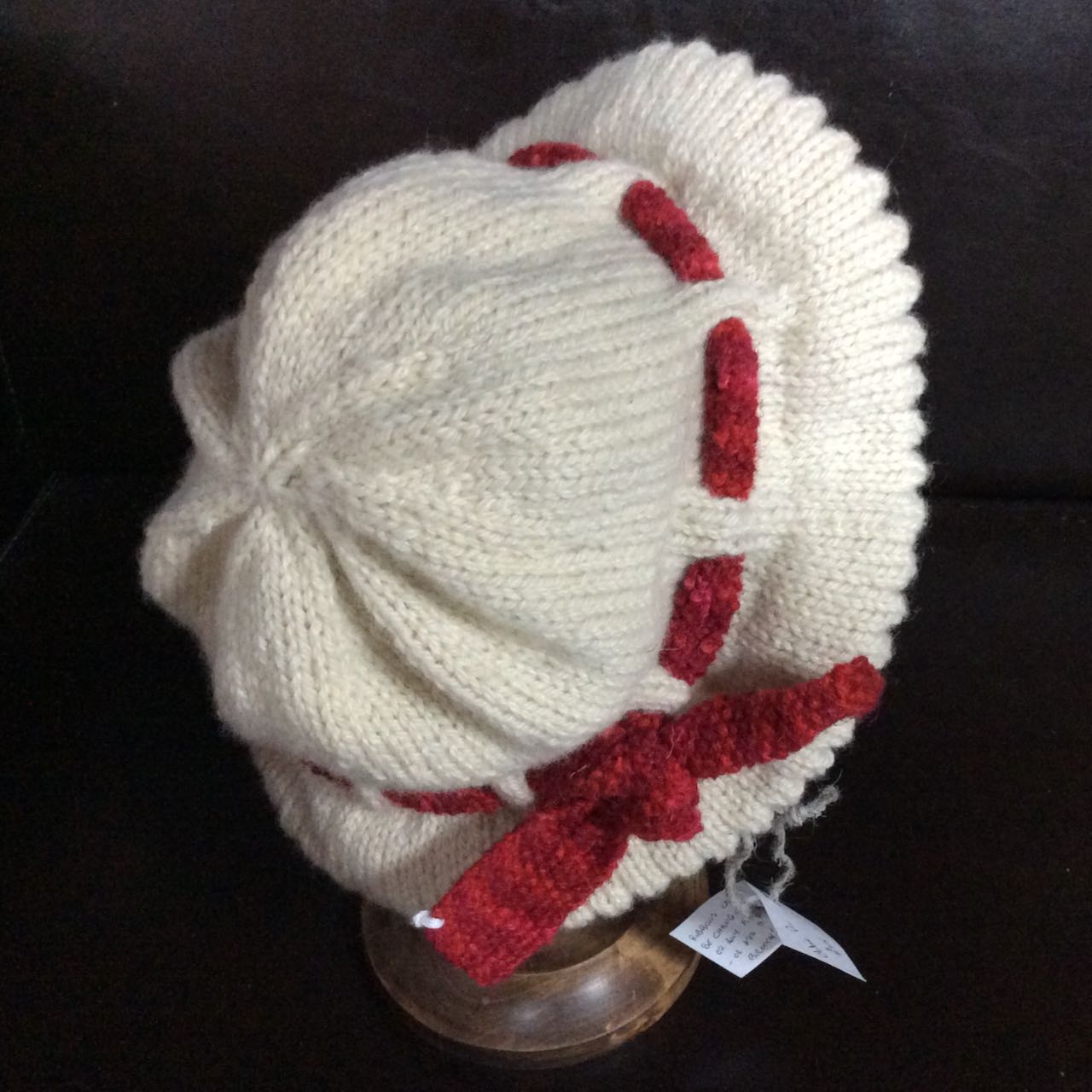 Handknitted Cloche Hat (ecru)